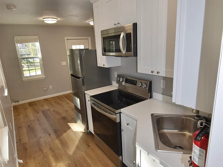 626 W Georgia St #B — Photo 7