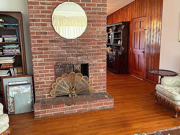 4th image of 1905 Dorris Dr