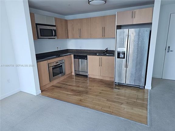 2nd image of 300 Biscayne Blvd #3209