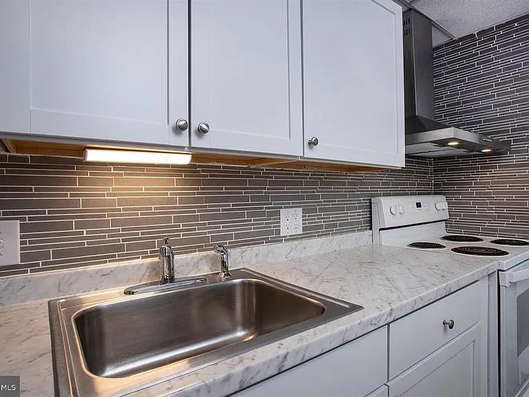 519 W Main St #521 — Photo 8