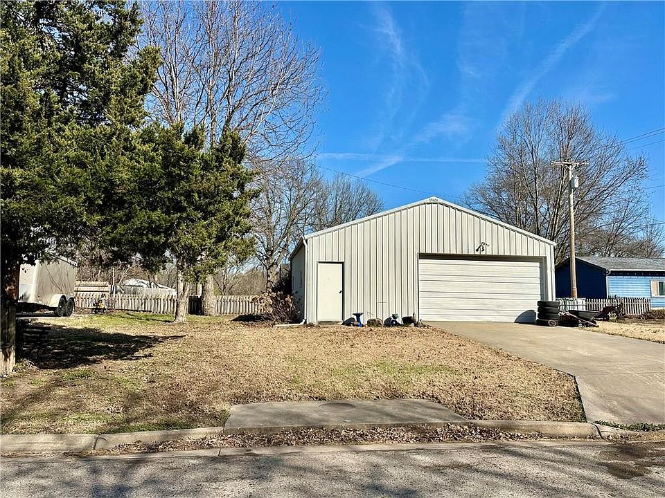 2nd image of 425 S Pine St