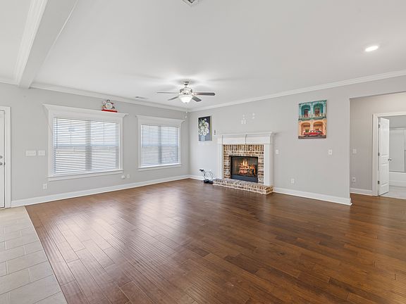 3rd image of 15 Hollyhock Ln