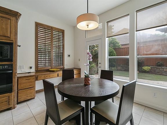 3rd image of 4665 Venetian Way