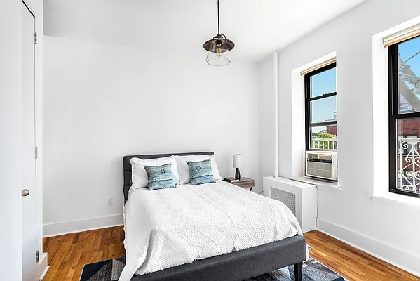 Rented by Warburg | media 2