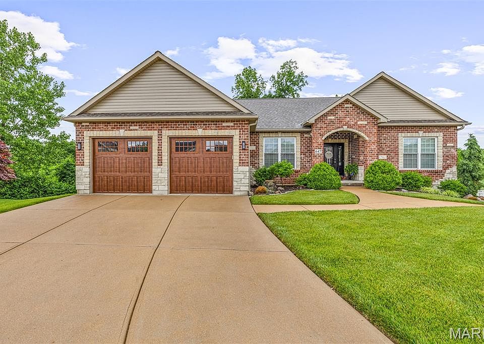 1st image of 647 Alsace Dr