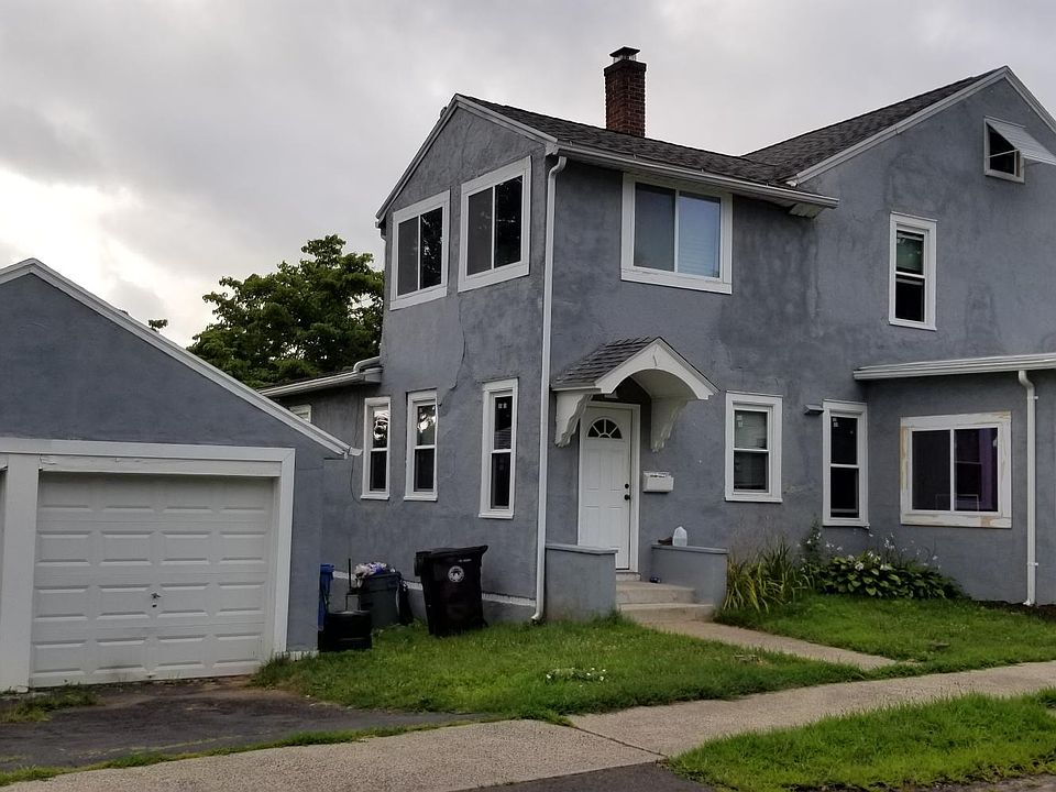 2nd image of 340 Commonwealth Ave