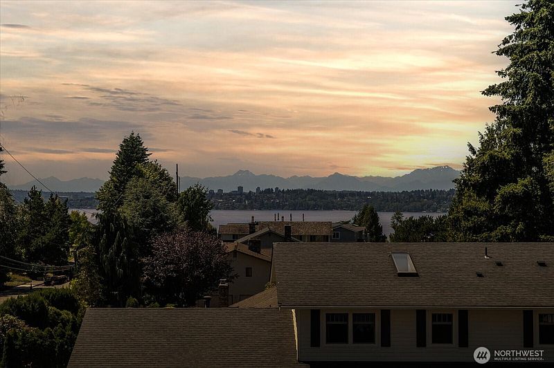2nd image of 10602 NE 60th Street