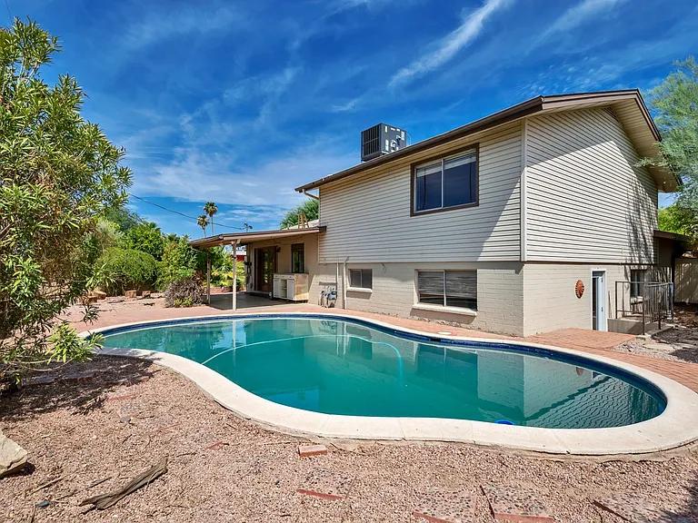 525 E Alameda Dr — Photo 1