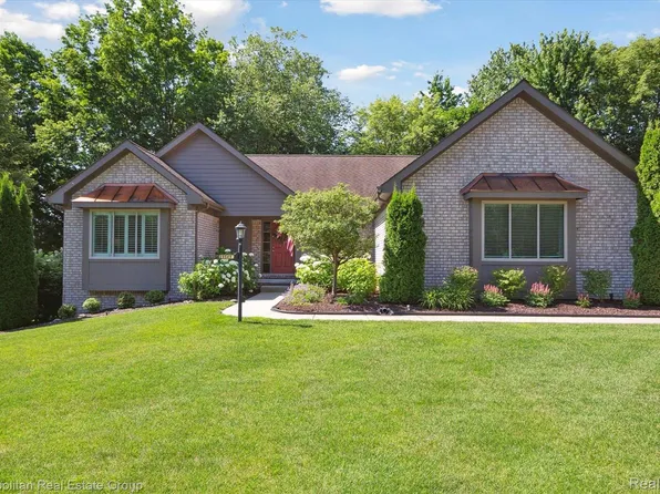 29545 Ashford Pkwy, Farmington, MI 48334