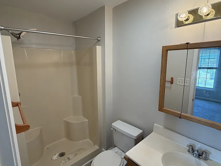 160 Lee St #1 — Photo 9