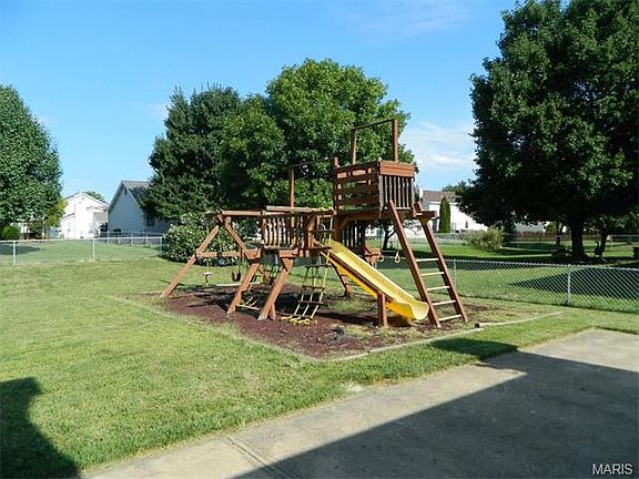 3rd image of 4239 Cherry Wood Trail Dr