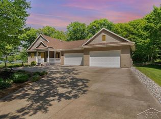 976 Peninsula Dr, Lake Isabella, MI 48893