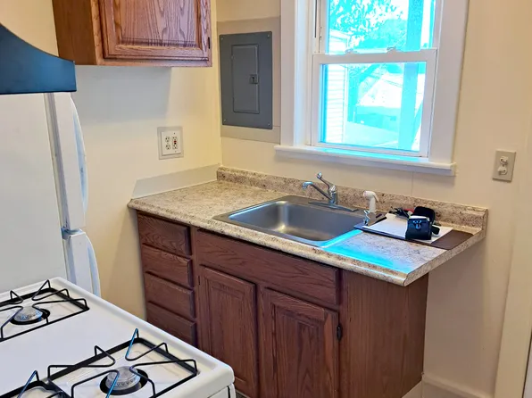 69 W Main St APT 4, Mechanicsburg, PA 17055