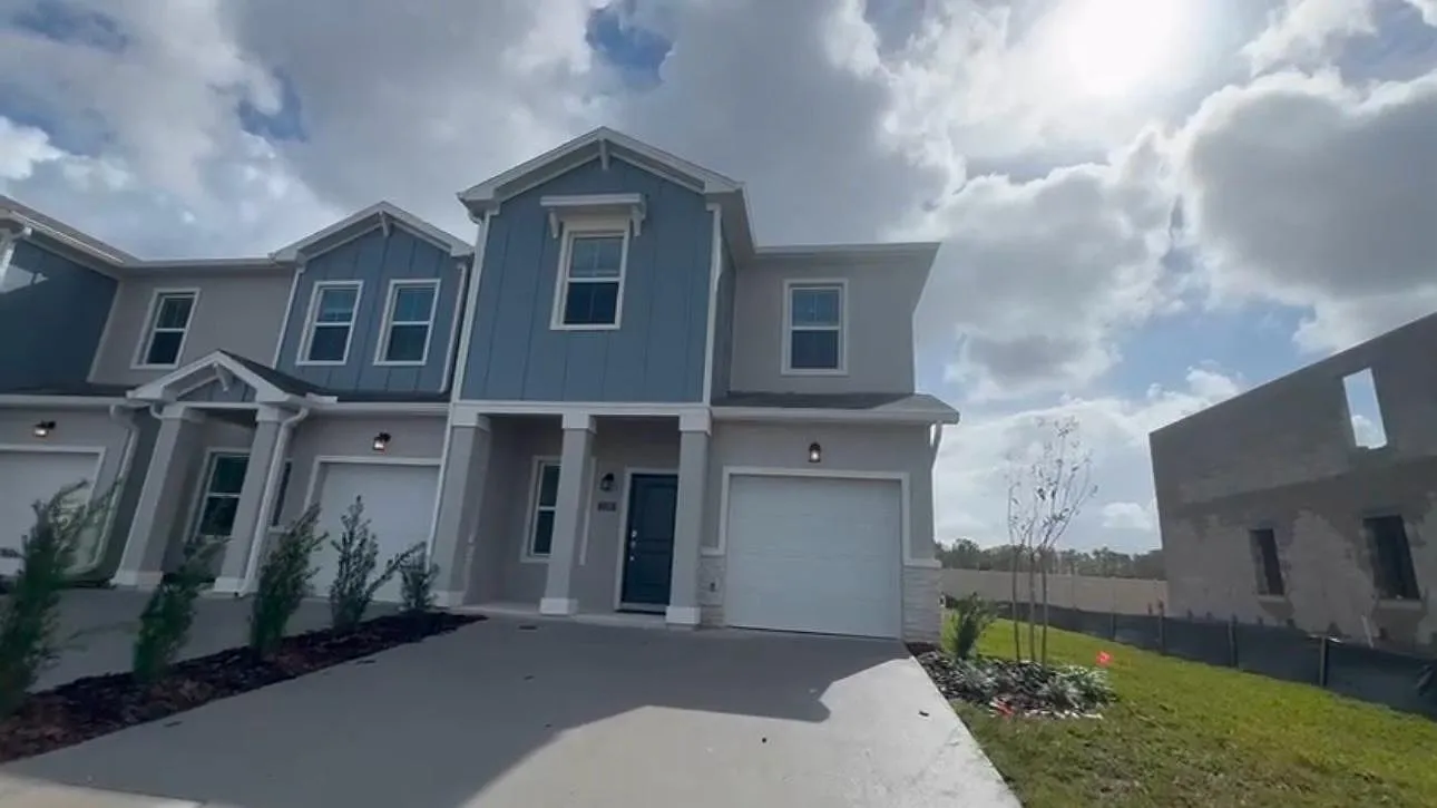 3 bed, 2.5 bath, 1834 sqft, $1,900 — Photo 1