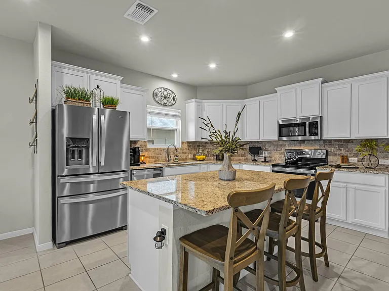 2221 Clove Ct — Photo 7