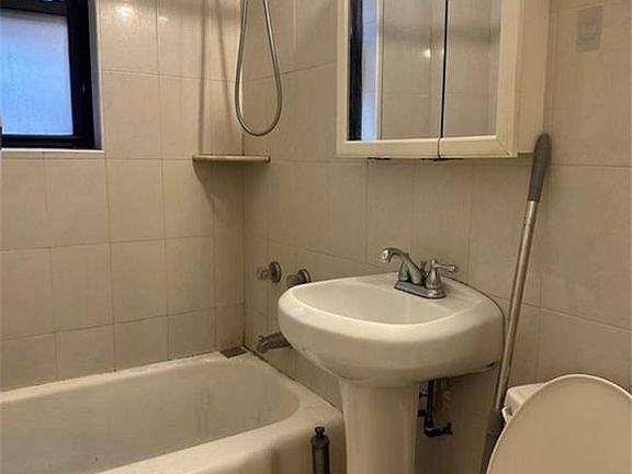 5th image of 150-30 71st Ave APT 6C