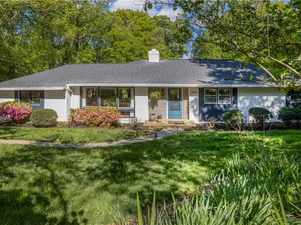 2709 Loch Dr, Winston Salem, NC 27106