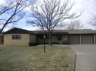 817 Holiday Dr, Plainview, TX 79072
