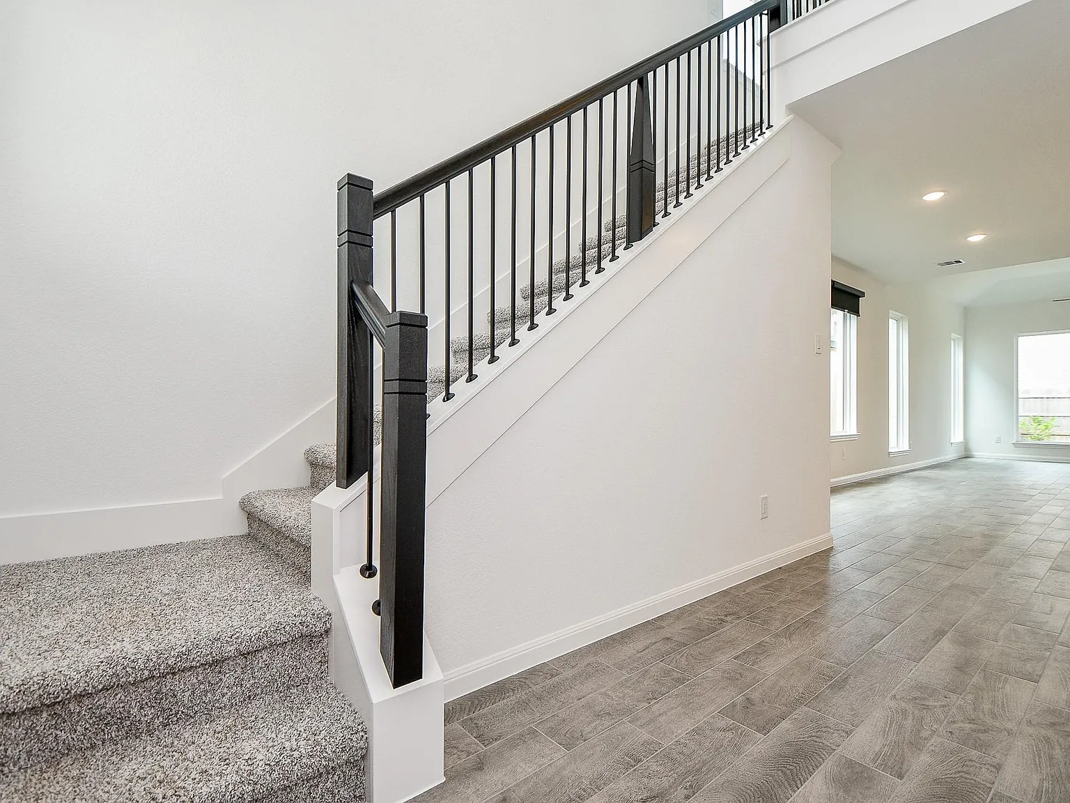 3 bed, 2.5 bath, 2015 sqft, $2,600 — Photo 3
