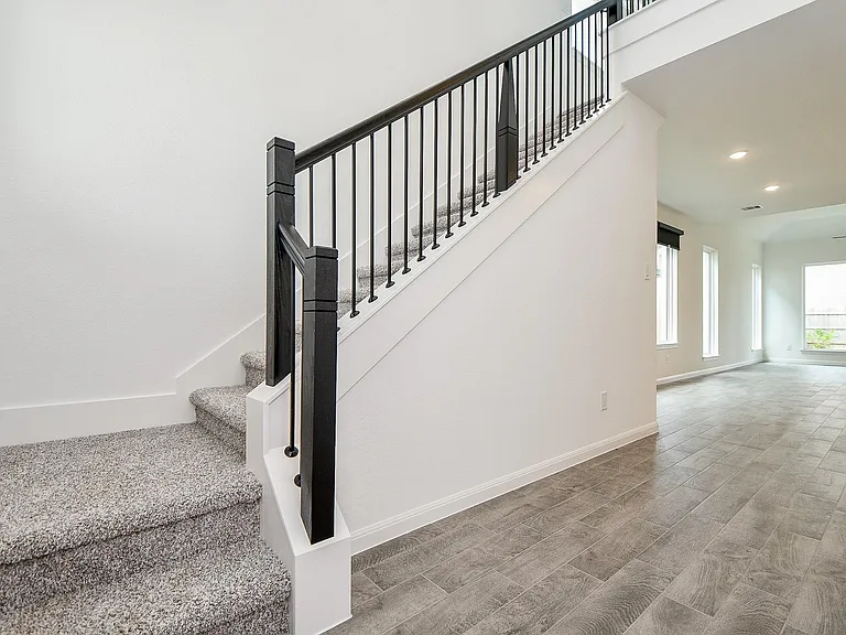 7207 Prairie Heights Dr — Photo 3