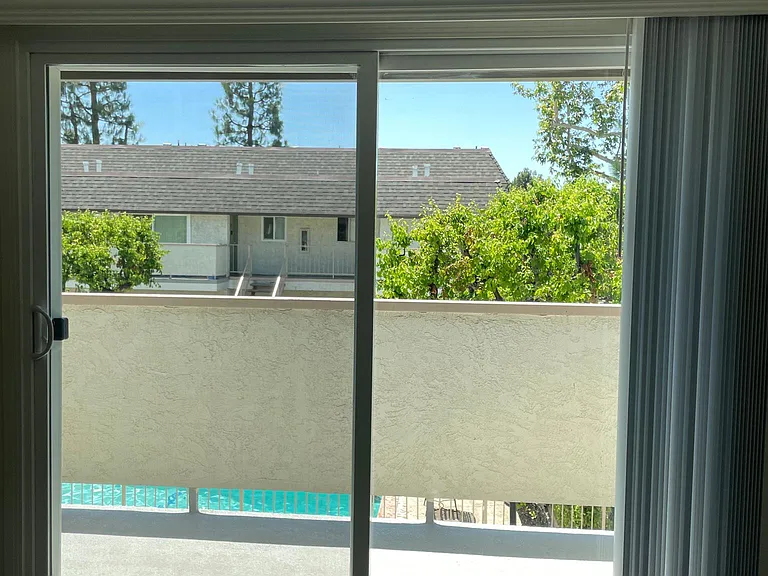Split level apartment overlooking Brentwood pool.
--
*Floor plans are digital renderings. All dimensions are approximate. Actual product and specifications may vary in dimension or detail. Not all features are available in every apartment. Prices and avai