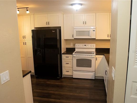 3rd image of 206 Lake Charles Ct