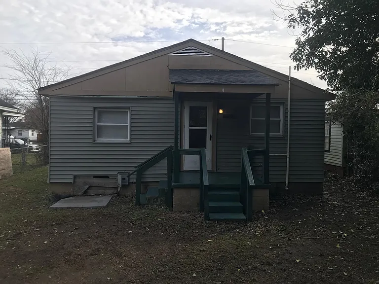 913 N Center St — Photo 10