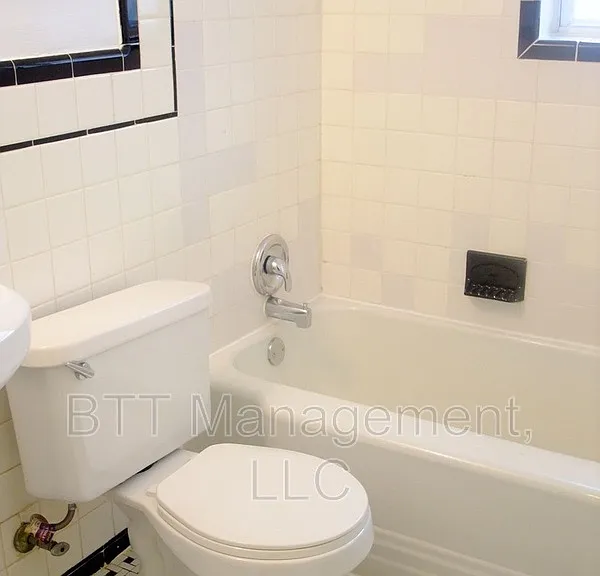 8405 Greenwood Ave #3 — Photo 28