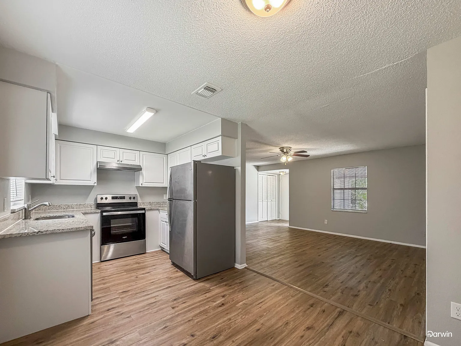 3 bed, 2.0 bath, 1044 sqft, $2,295 — Photo 3
