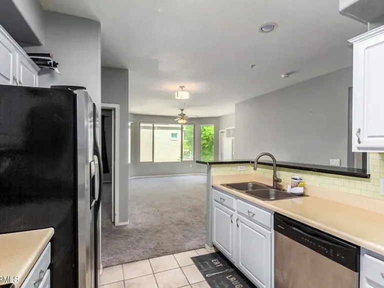 420 W 1st St #219 — Photo 8