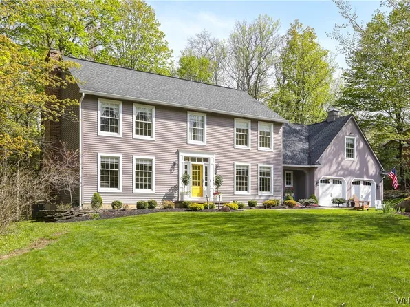 18 Middlebury Rd, Orchard Park, NY 14127