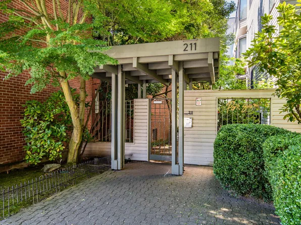 211 Summit Ave E APT 117, Seattle, WA 98102