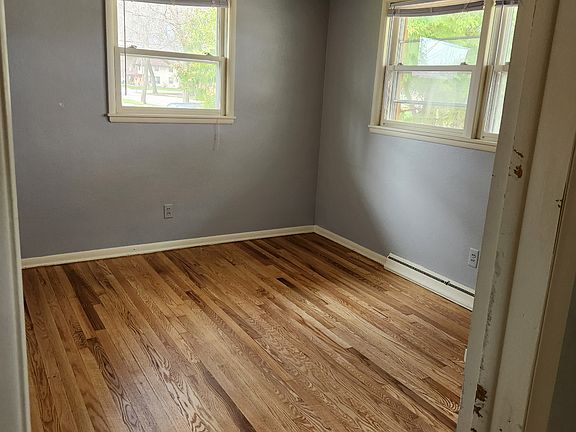 3rd image of 1415 Briquelet St