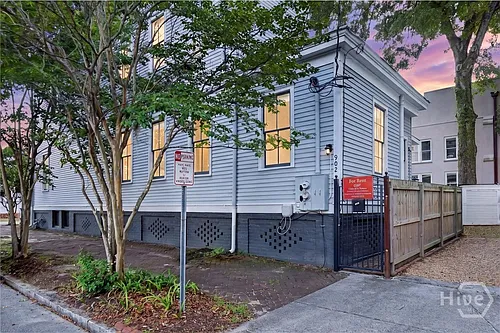 902 Barnard St Photo 1