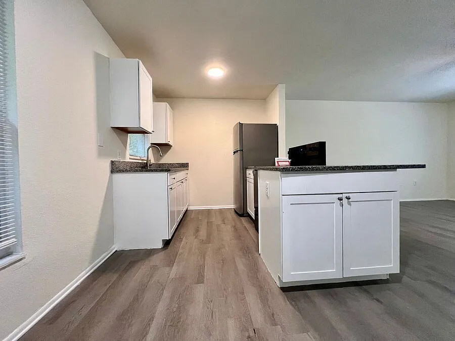 430 Avenue B NE, Unit C — Photo 4