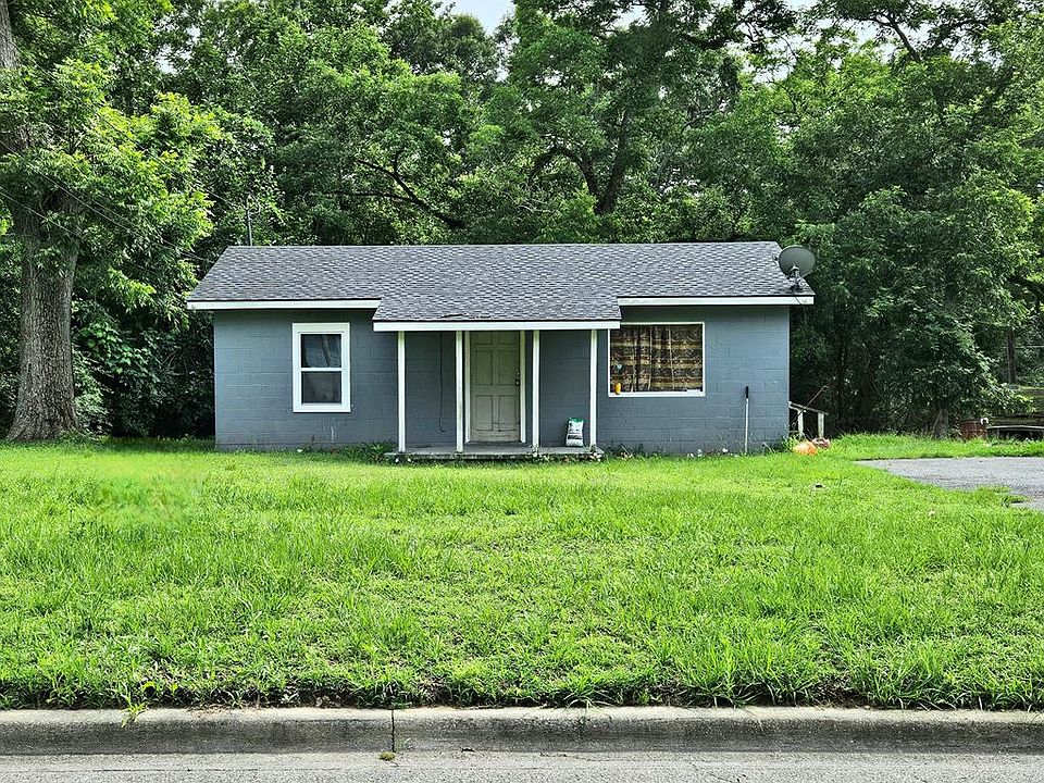 1st image of 525 Love St NW