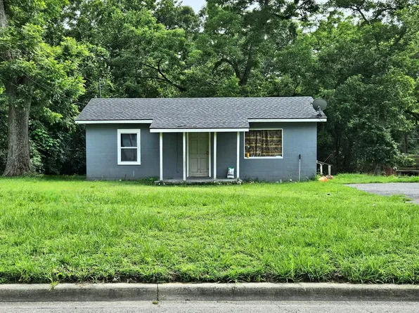 525 Love St NW, Pelham, GA 31779