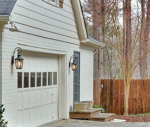 3rd image of 3951 Centre Ct