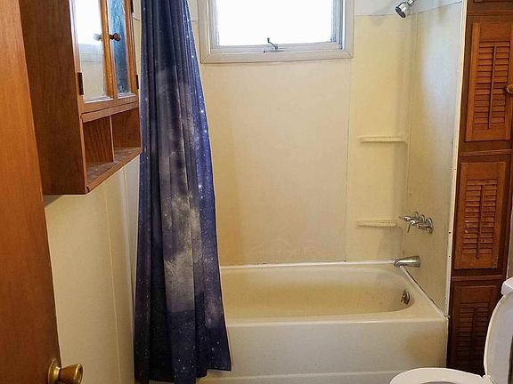 3rd image of 462 East St #2