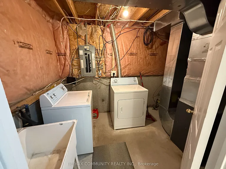 27 Bobolink Ave #LOWER — Photo 2