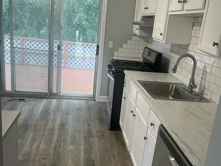 1772 Frank Ct — Photo 5