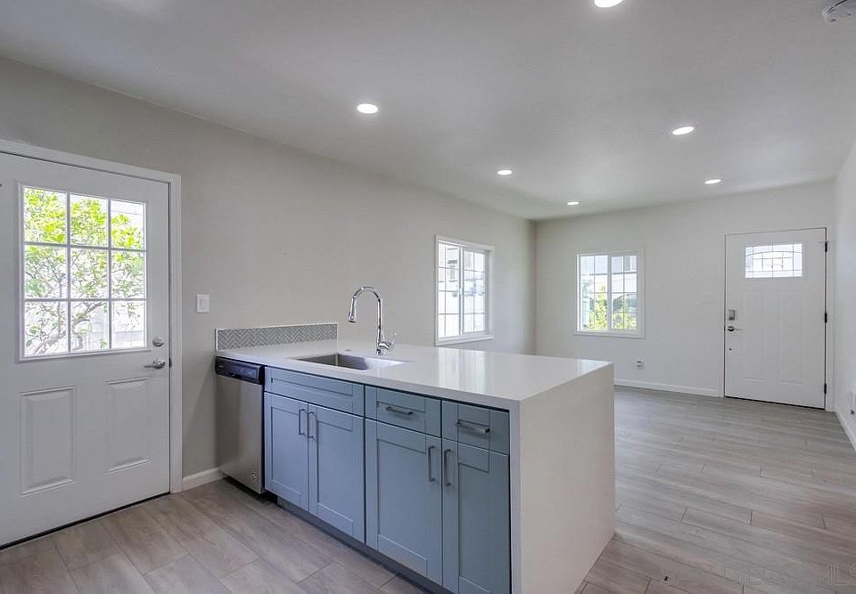 2nd image of 3026 Lincoln Ave