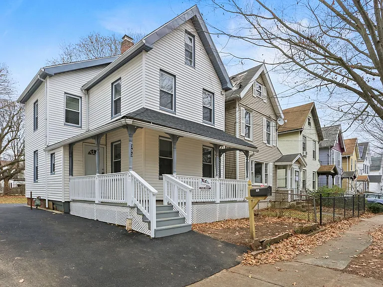 393 Huntington St — Photo 29