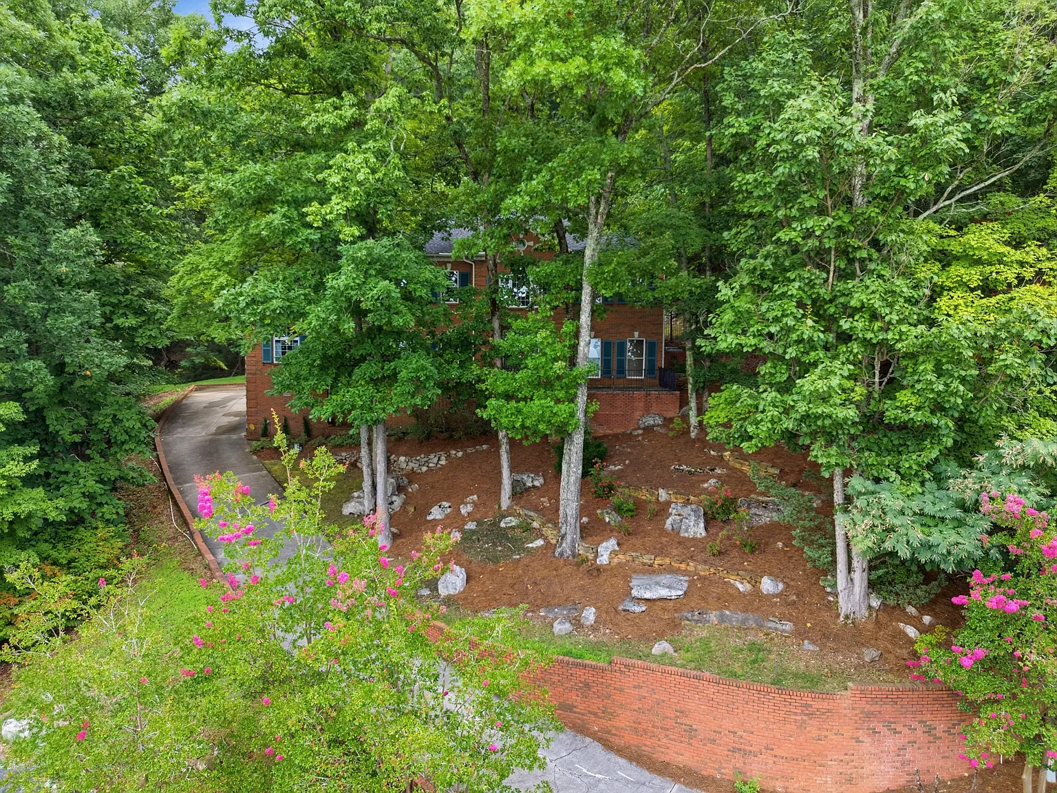 4 bed, 3838 sqft, $2,900 — Photo 2
