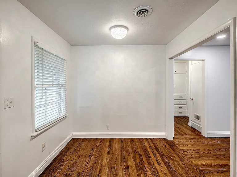 4620 N Harvey Pkwy #1/2 — Photo 17