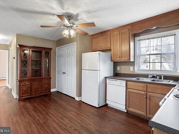 4th image of 1307 Broadford Rd