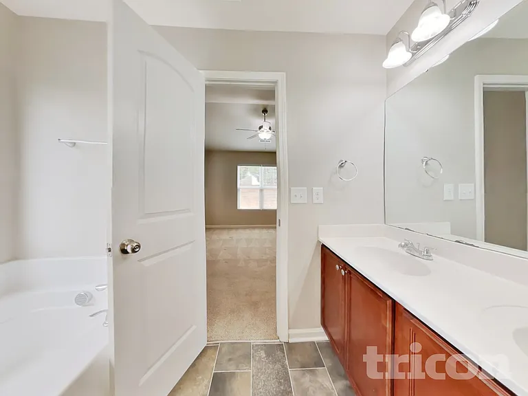 129 Ridgemoore Ct — Photo 11