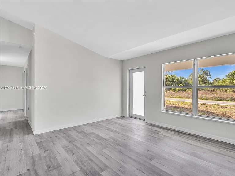 2401 E 11th St — Photo 5