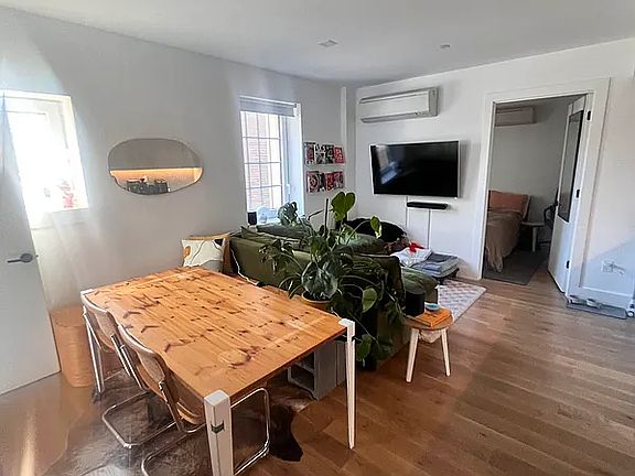 5th image of 128 Montrose Ave #312
