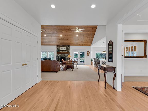 4th image of 1158 SW Pine Dr